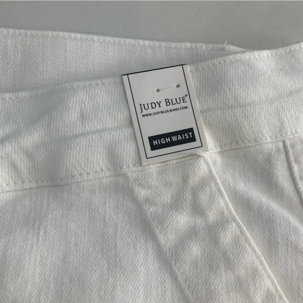 Judy Blue Women Jogger Shorts Sz 3XL White High Rise Cuff Pockets Denim NWT